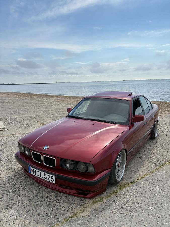 BMW 525, 2.5 l., Седан