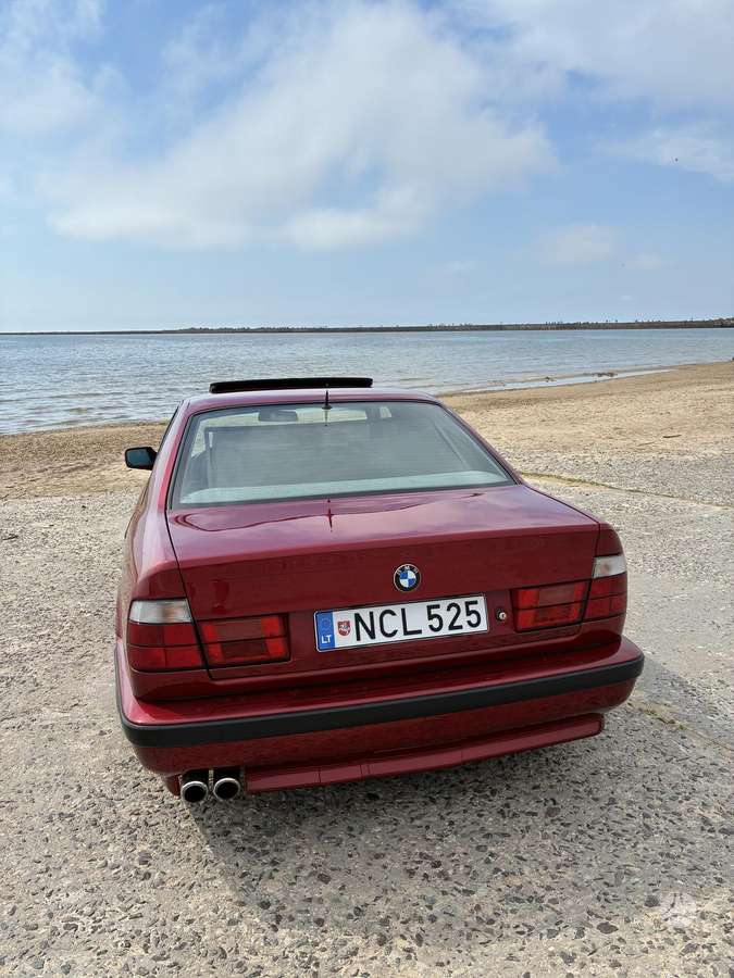 BMW 525, 2.5 l., Седан