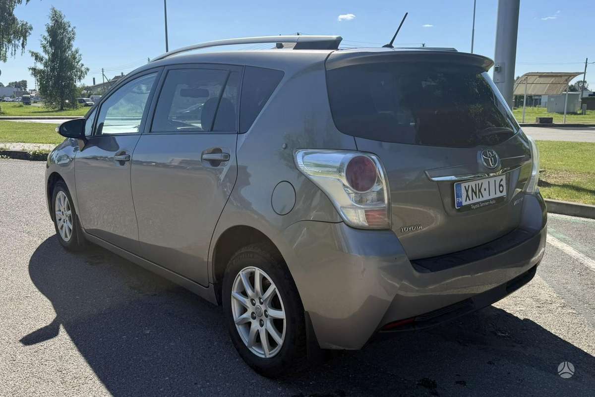 Toyota Verso - 4