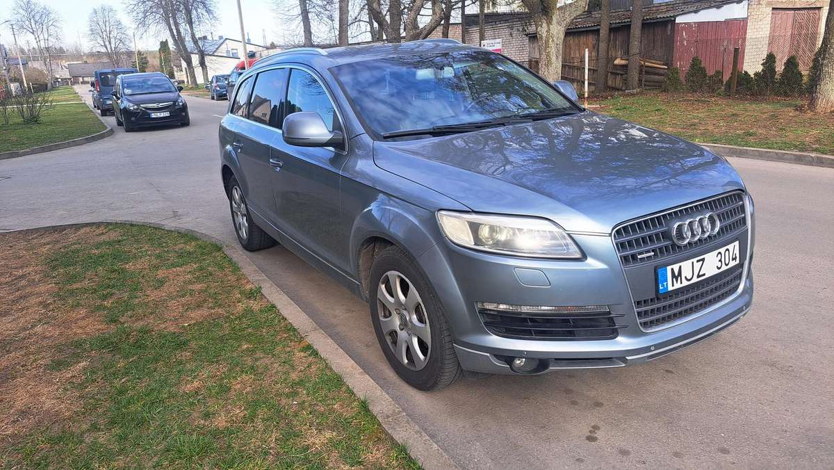 Audi Q7, 4.2 l., off-road / crossover