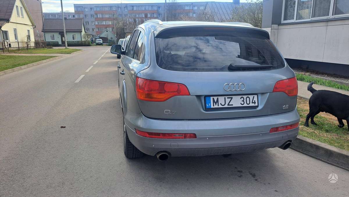 Audi Q7, 4.2 l., off-road / crossover