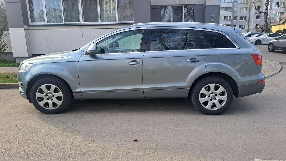 Audi Q7, 4.2 l., off-road / crossover