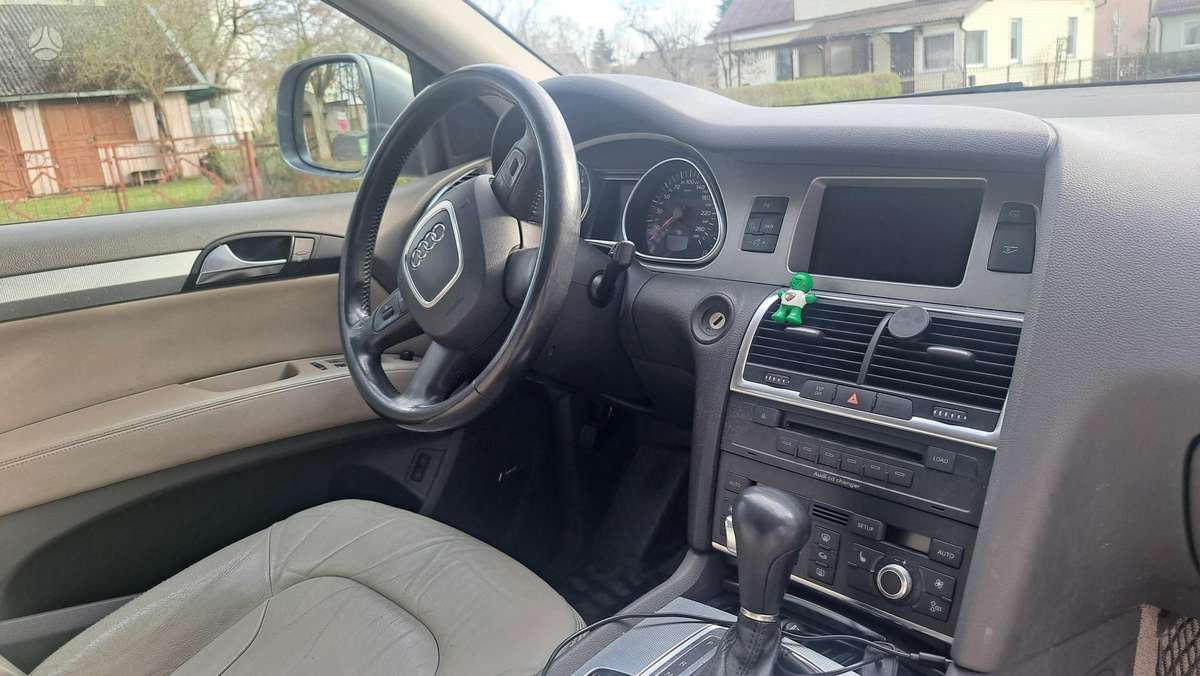 Audi Q7, 4.2 l., off-road / crossover