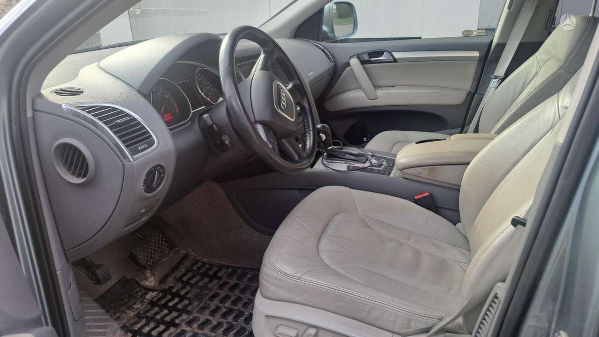 Audi Q7, 4.2 l., off-road / crossover