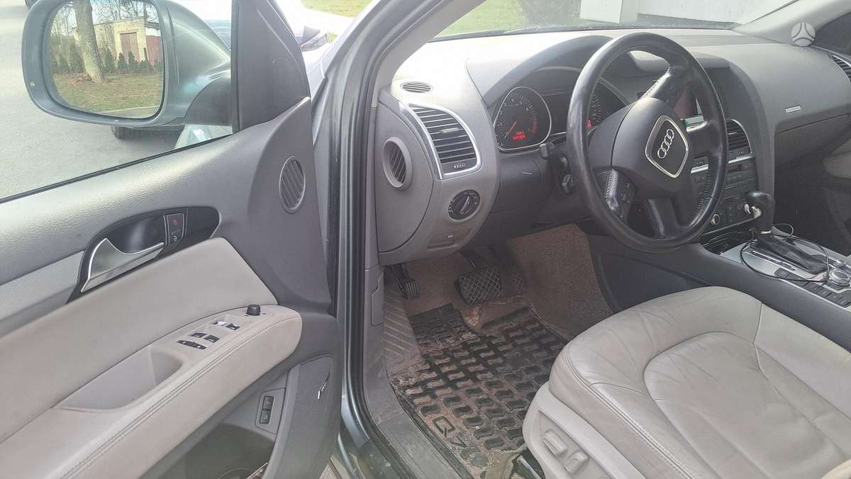 Audi Q7, 4.2 l., off-road / crossover