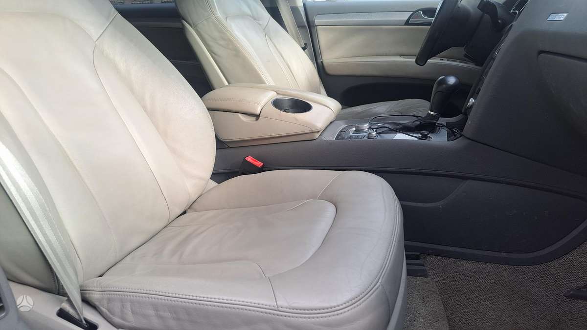 Audi Q7, 4.2 l., off-road / crossover