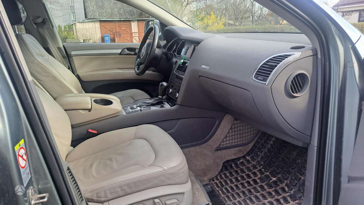 Audi Q7, 4.2 l., off-road / crossover