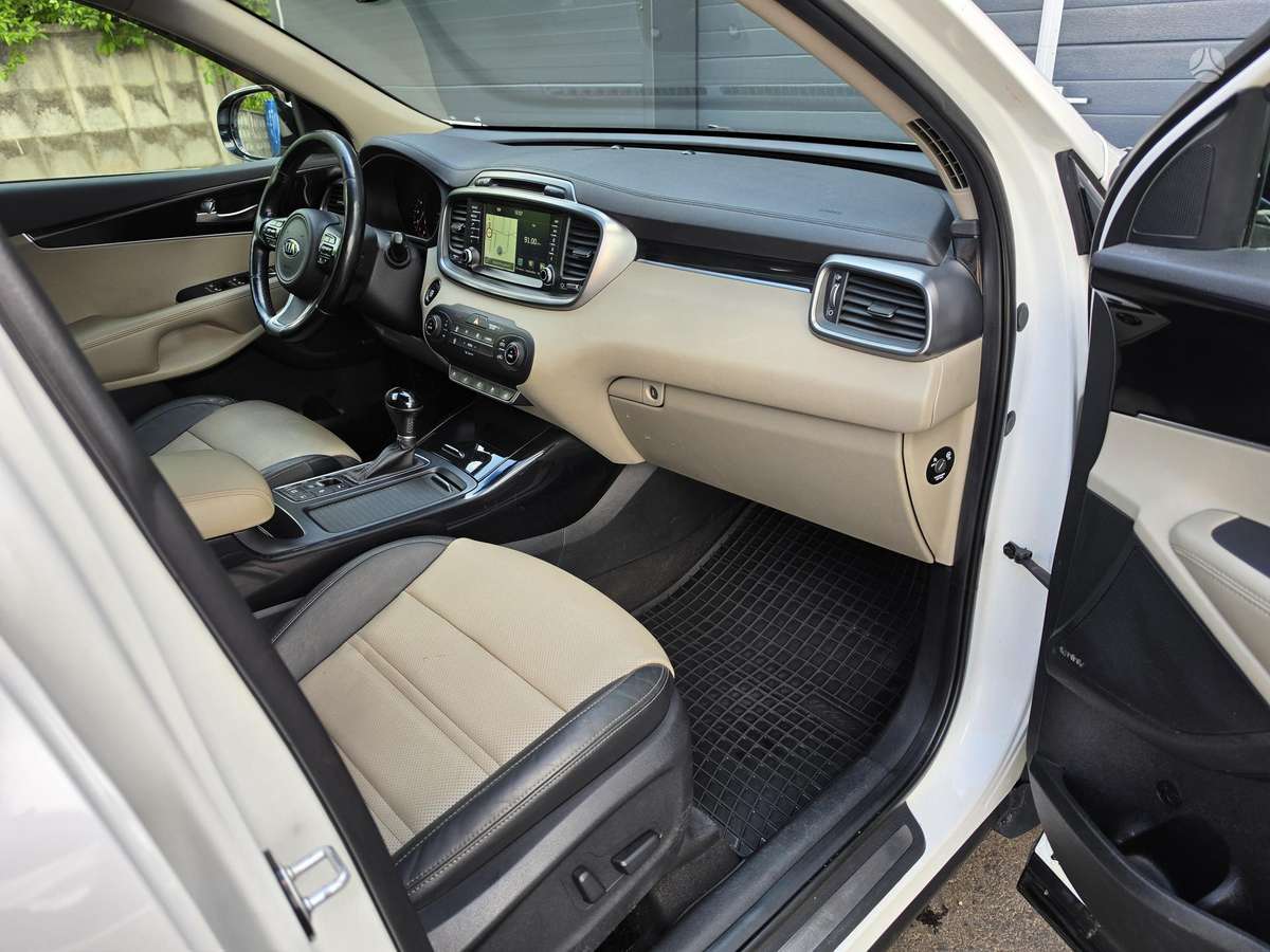 Kia Sorento, 2.2 l., off-road / crossover