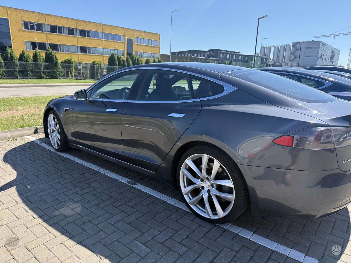 Tesla Model S, 90 kWh, hatchback
