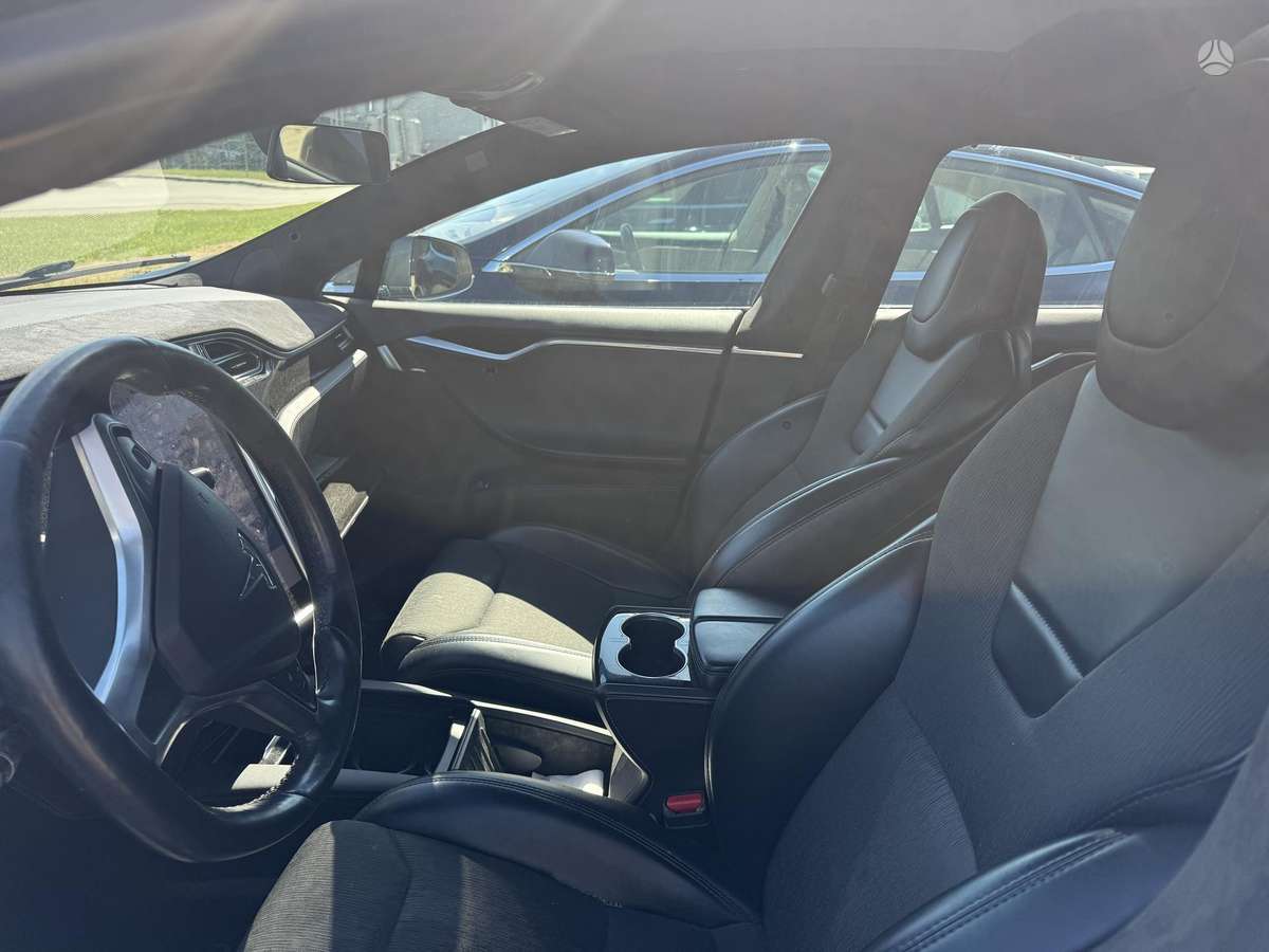 Tesla Model S, 90 kWh, hatchback