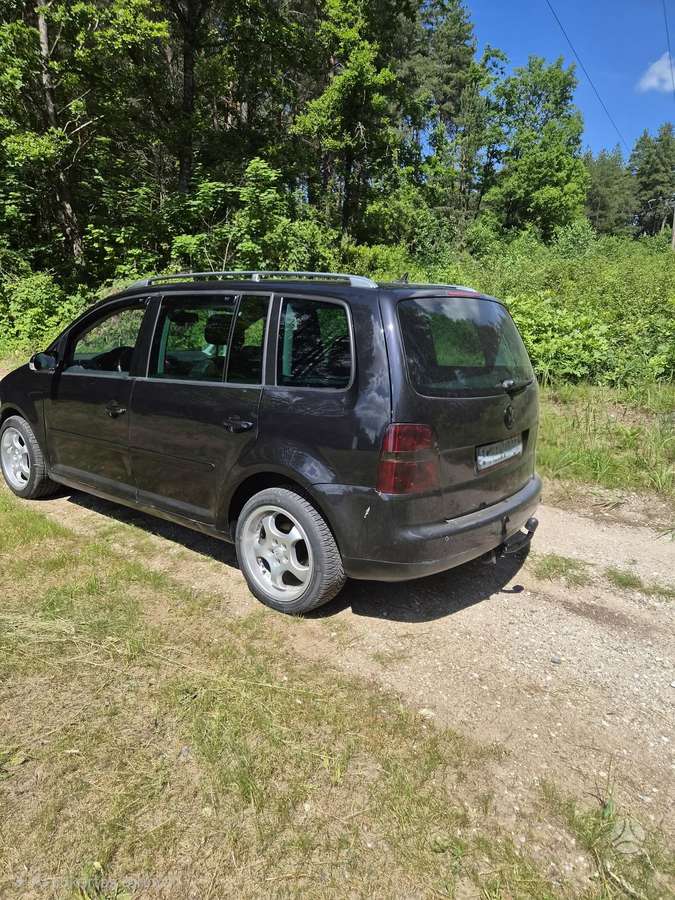Volkswagen Touran - 4