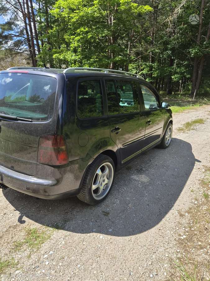 Volkswagen Touran - 6