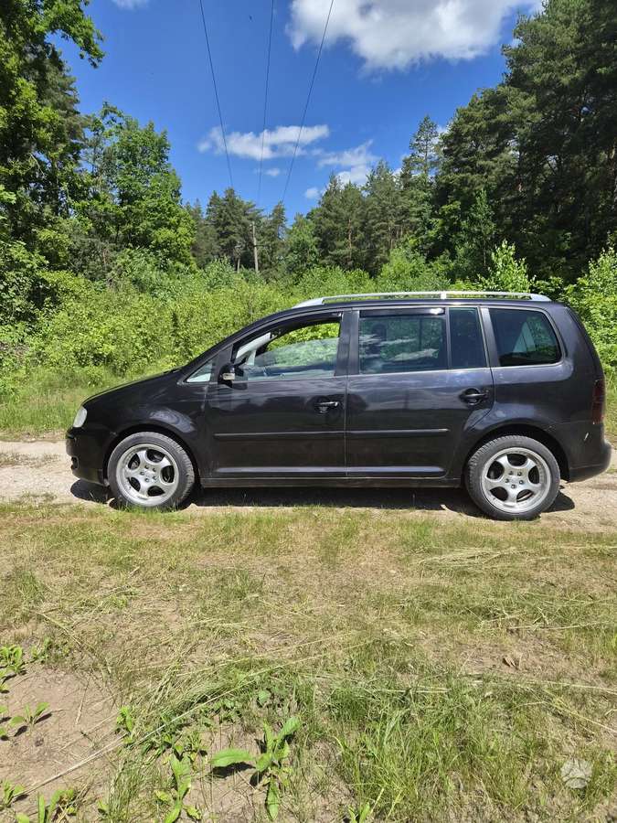 Volkswagen Touran - 11