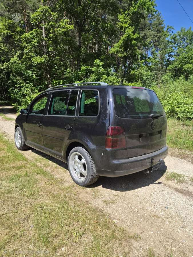 Volkswagen Touran - 12