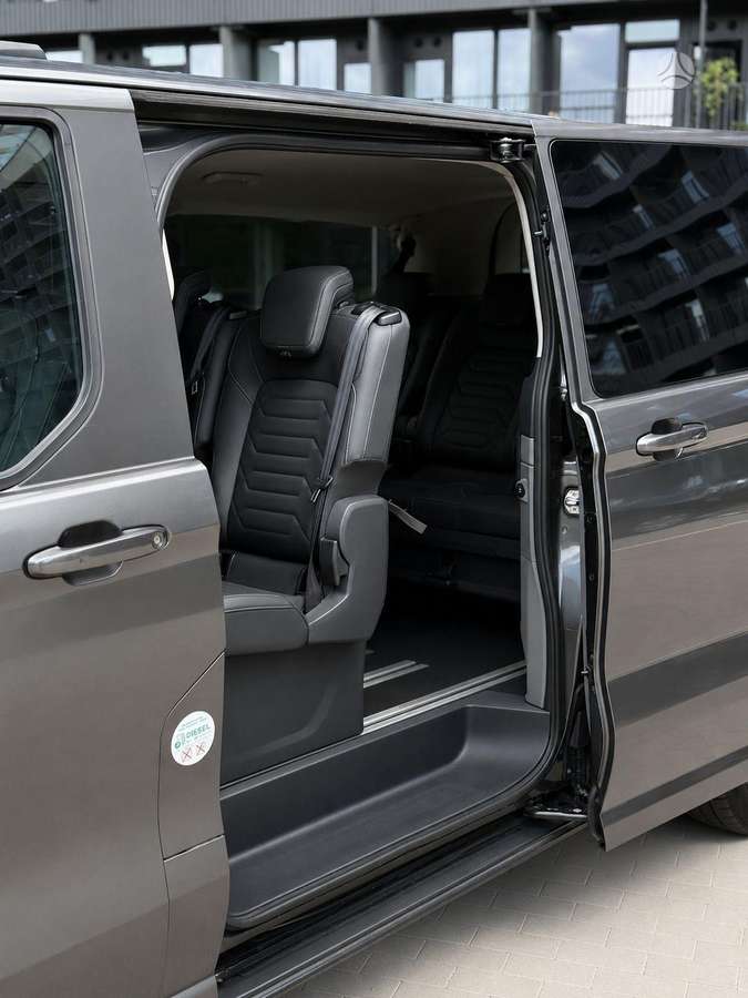 Ford Tourneo Custom, passenger minibus
