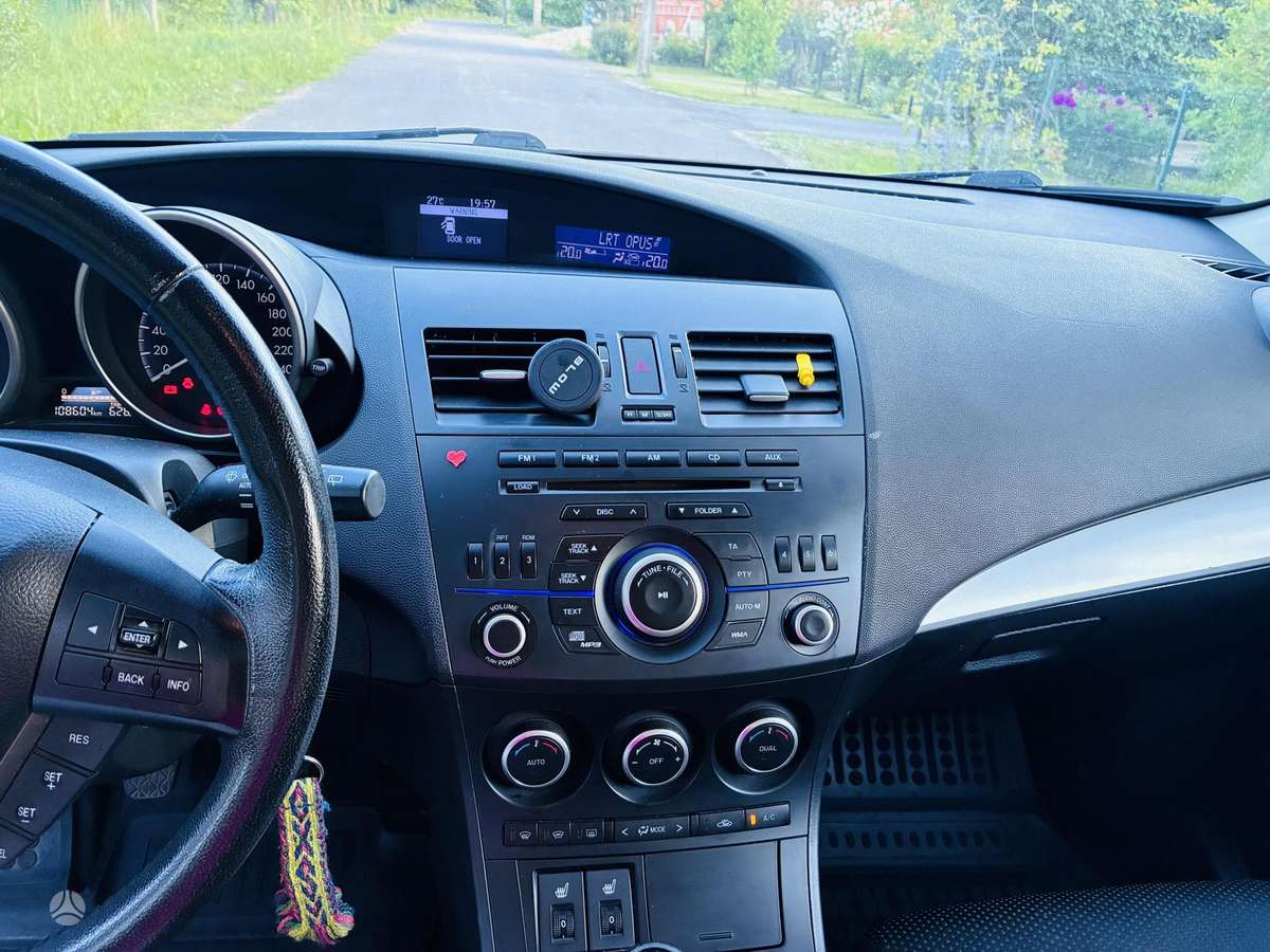 Mazda 3, 1.6 l., hatchback