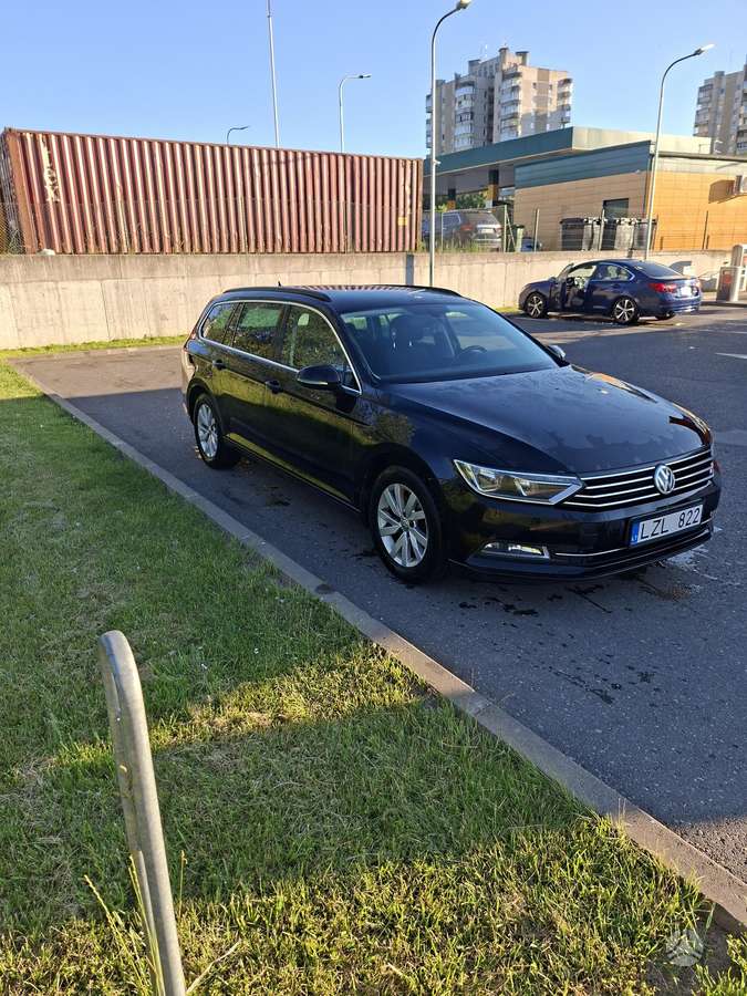 Volkswagen Passat - 1