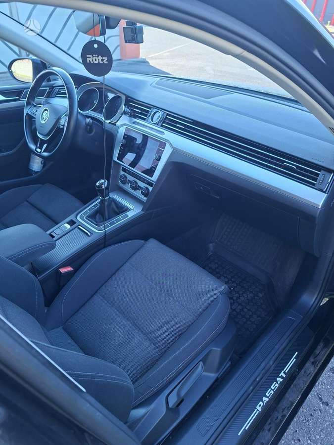 Volkswagen Passat - 11
