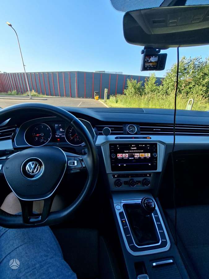 Volkswagen Passat - 12