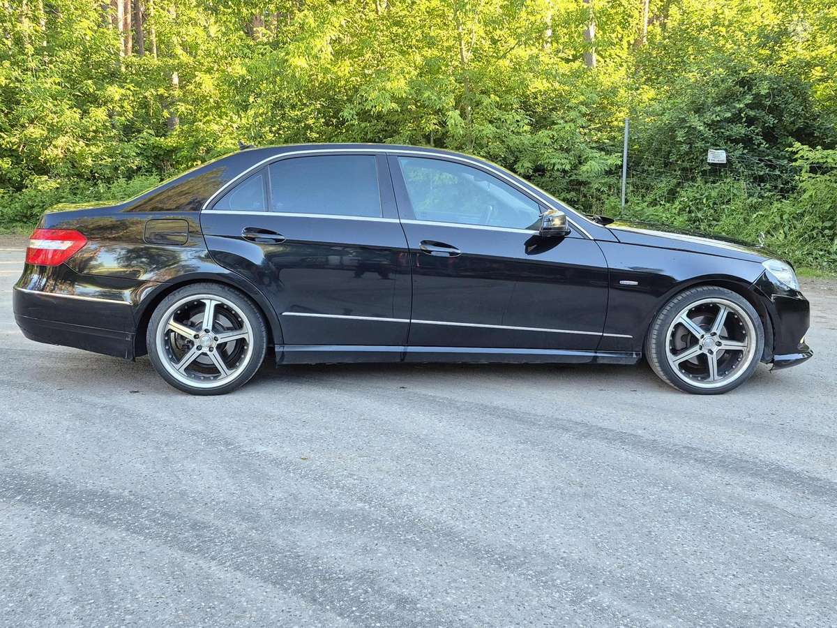 Mercedes-Benz E200, 2.1 l., Седан