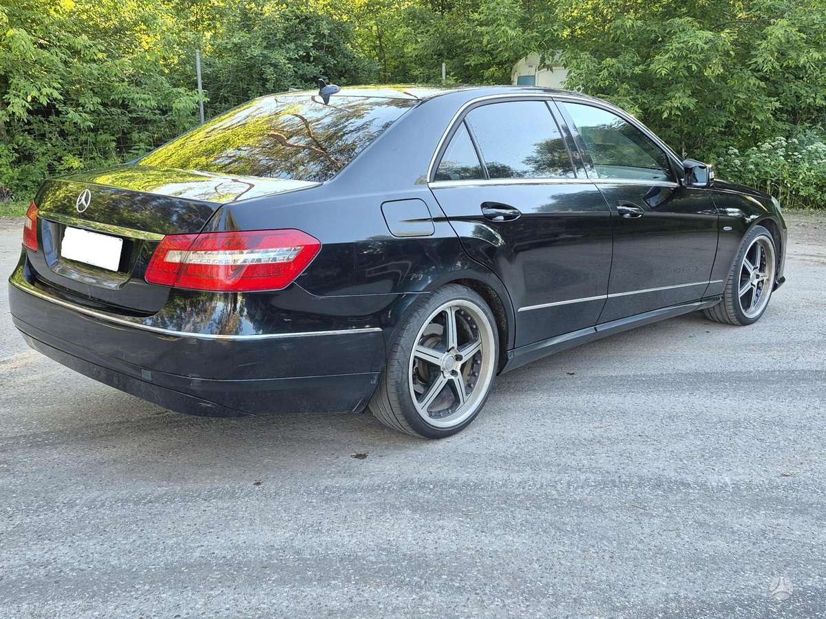 Mercedes-Benz E200, 2.1 l., Седан