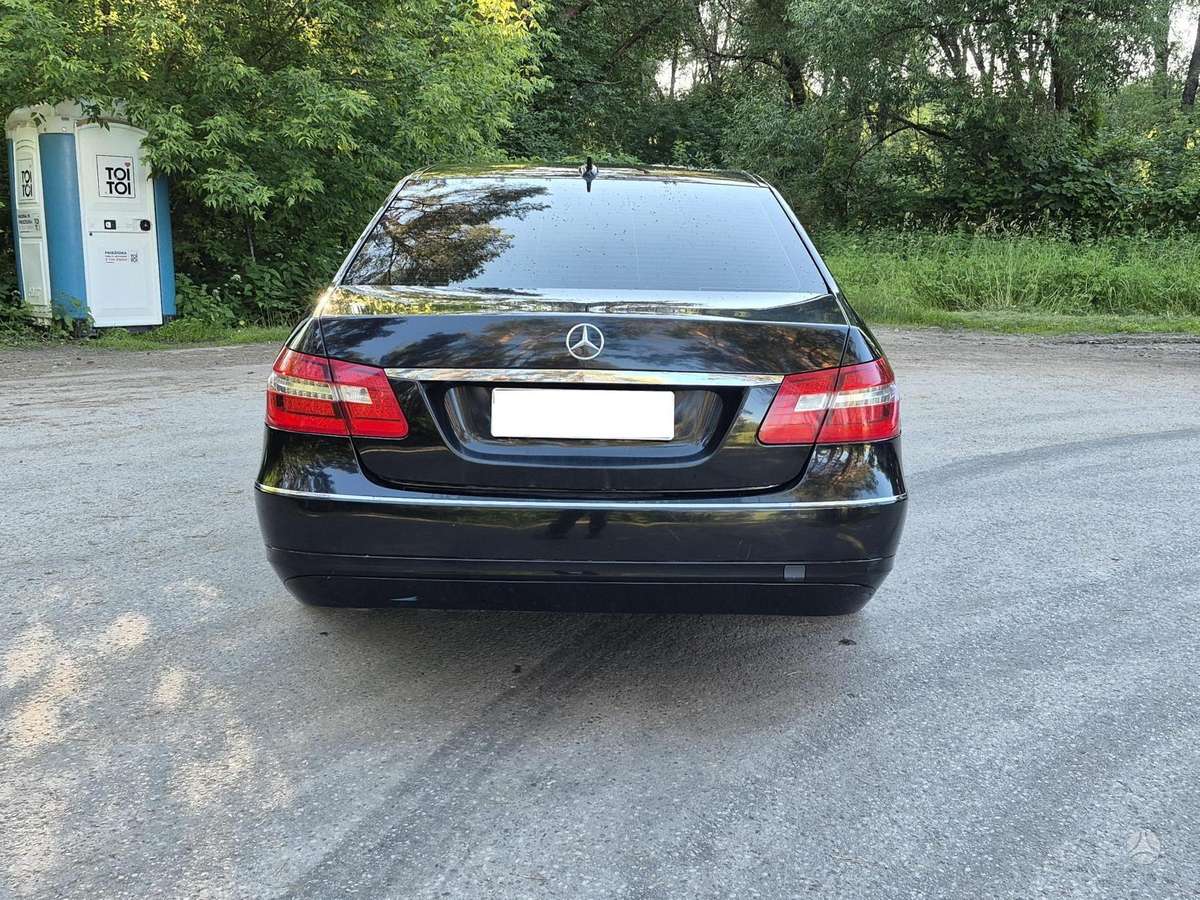 Mercedes-Benz E200, 2.1 l., Седан