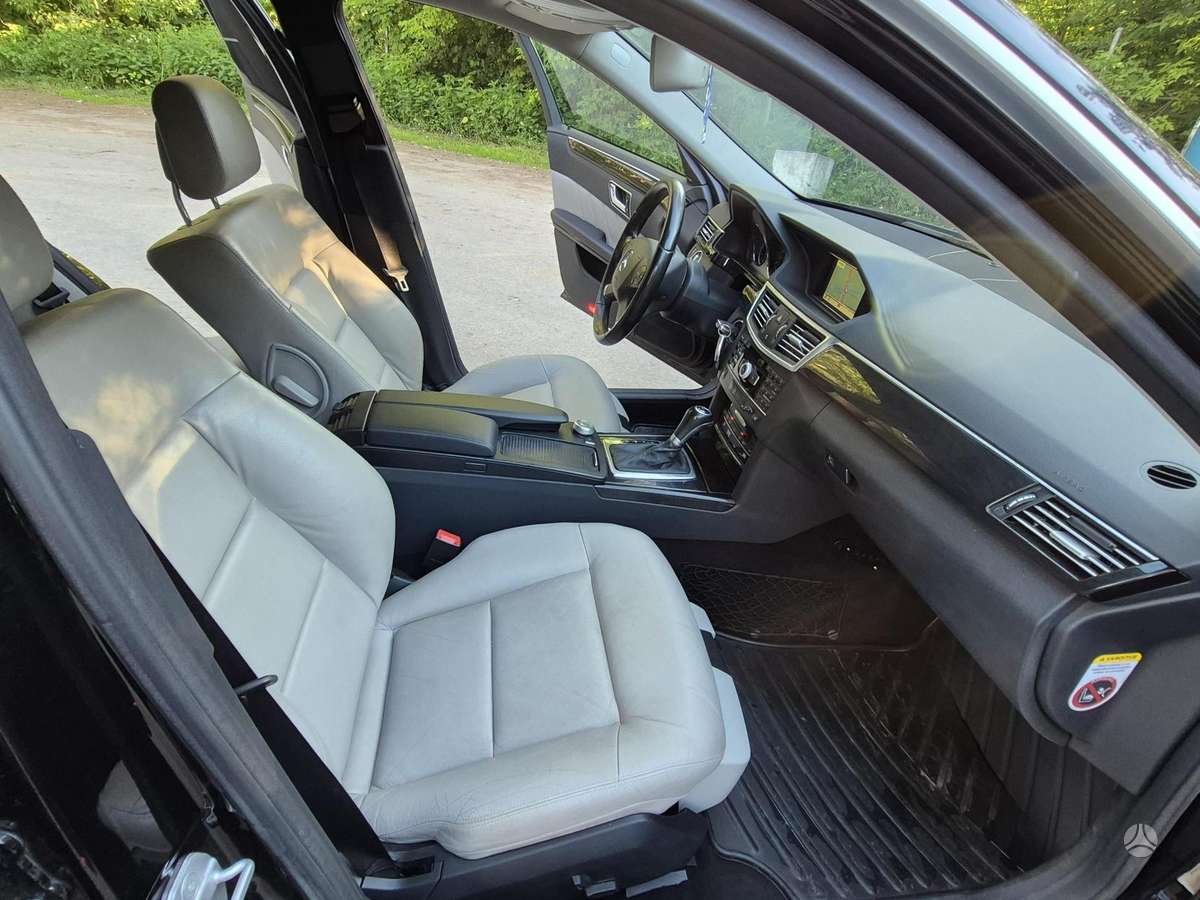 Mercedes-Benz E200, 2.1 l., Седан