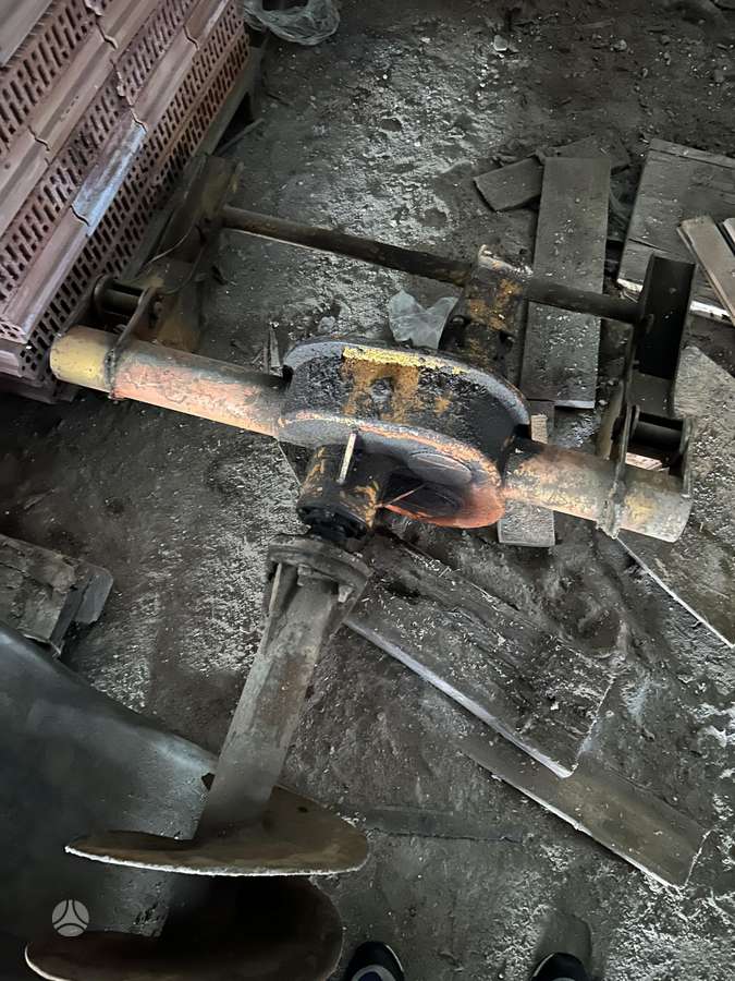 LOCUST 753e, мини-погрузчики