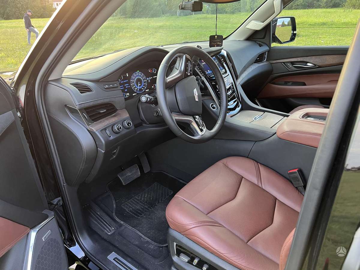 Cadillac Escalade, 6.2 l., off-road / crossover