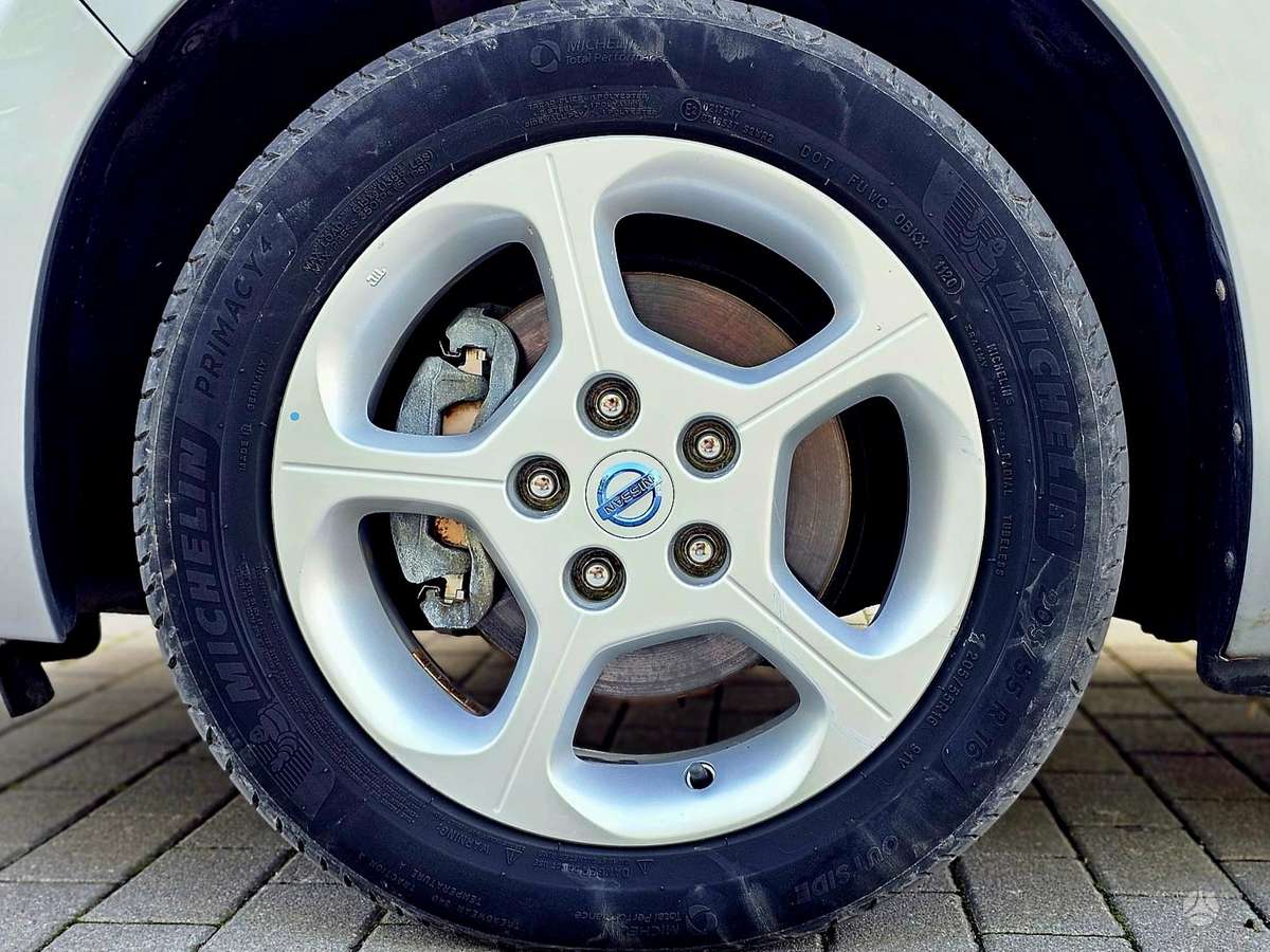 Nissan Leaf, 24 kWh, hatchback