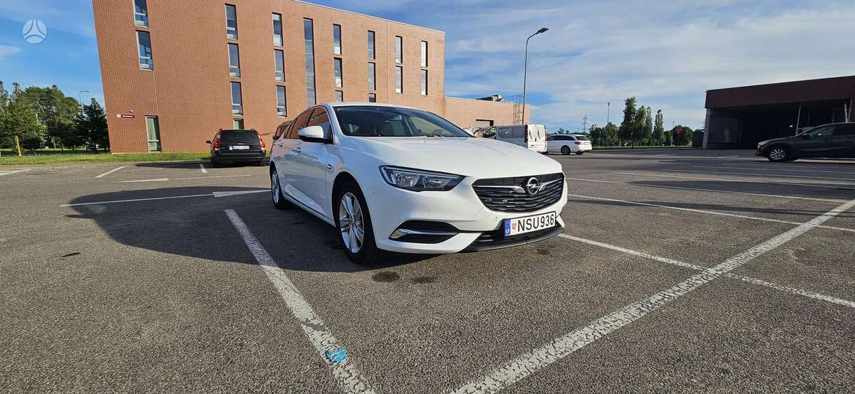 Opel Insignia - 1
