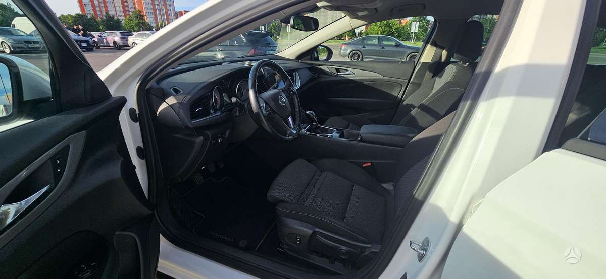 Opel Insignia - 11