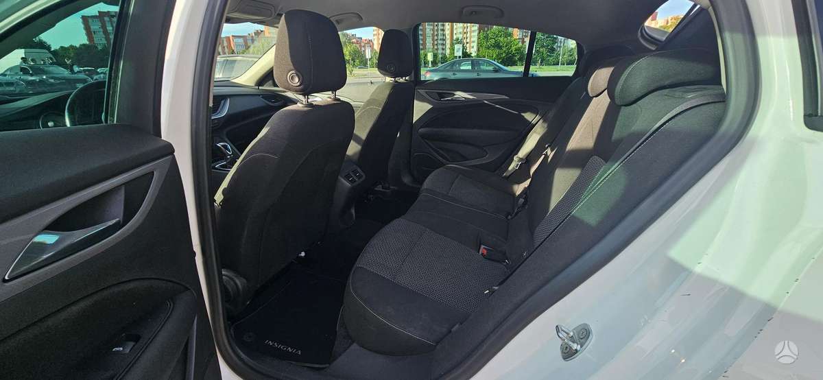 Opel Insignia - 12