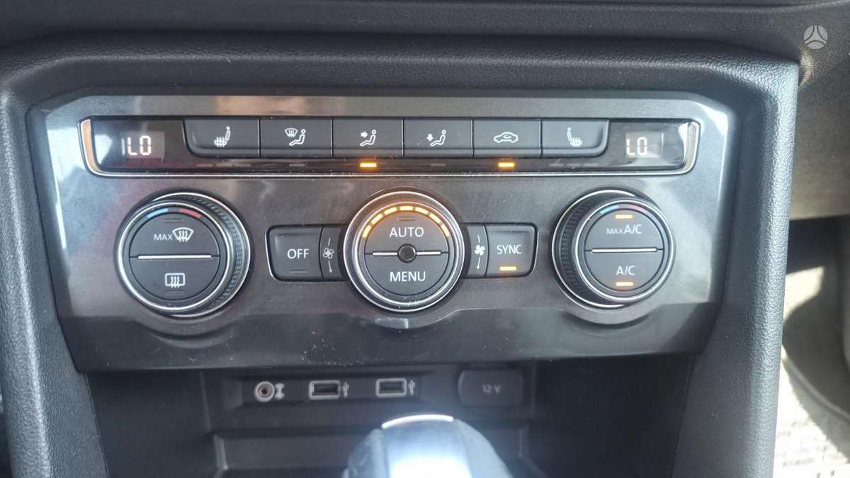 Volkswagen Tiguan - 12