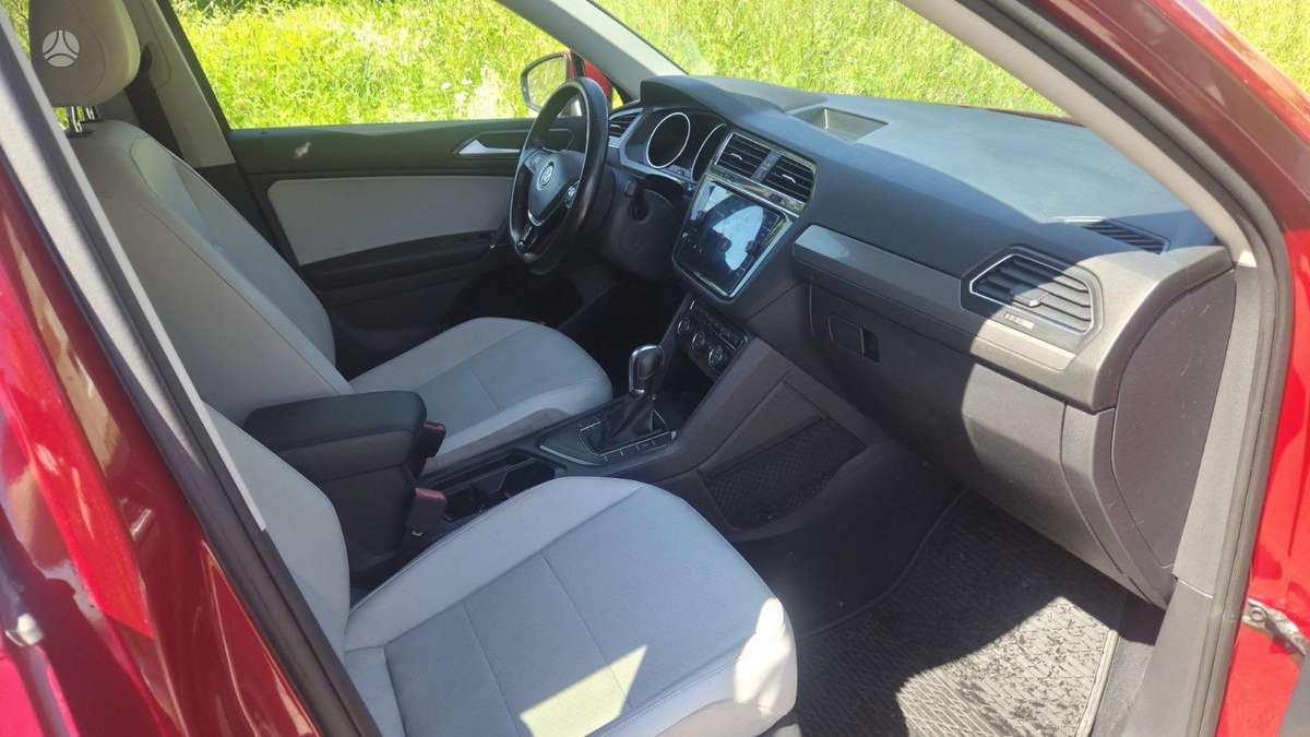 Volkswagen Tiguan - 10
