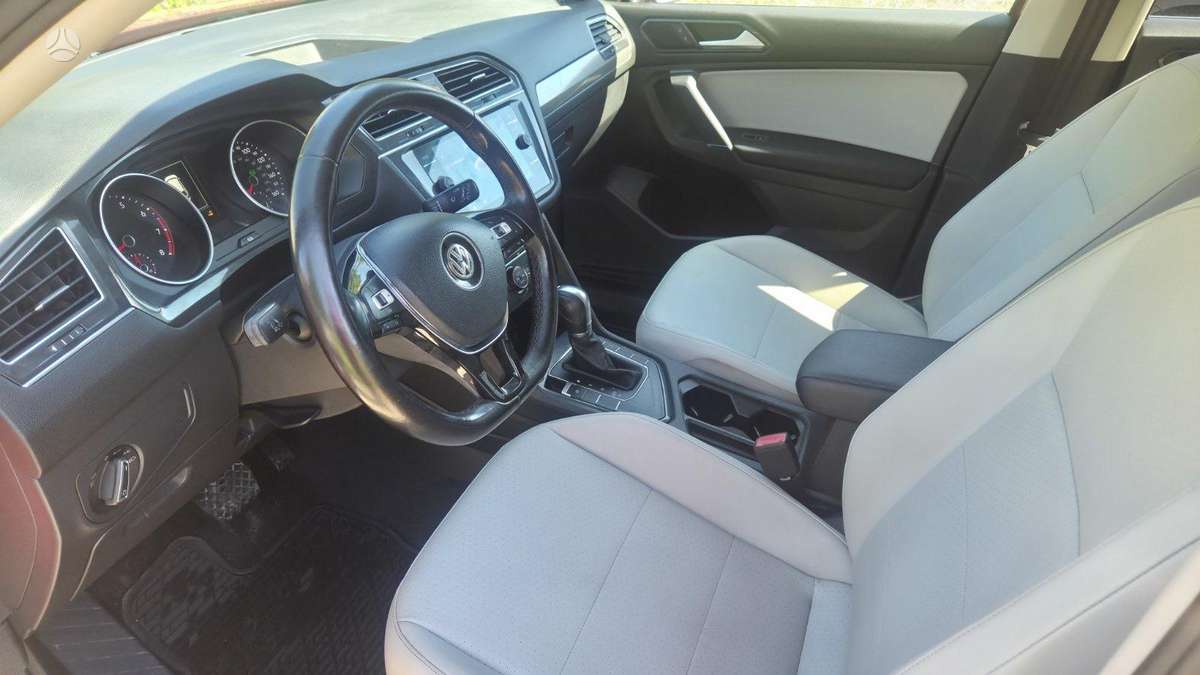 Volkswagen Tiguan - 11