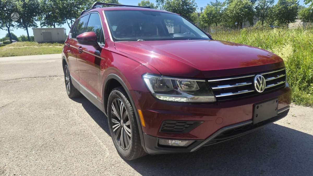 Volkswagen Tiguan - 1