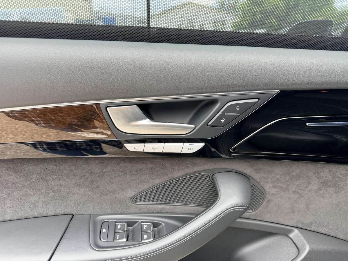 Audi A8 L, 4.0 l., Седан