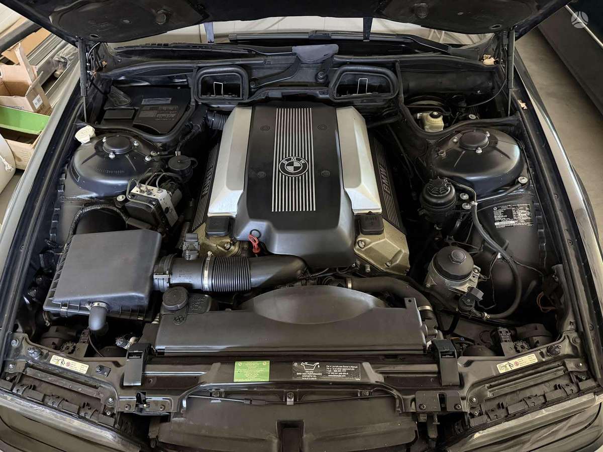 BMW 740, 4.4 l., Седан