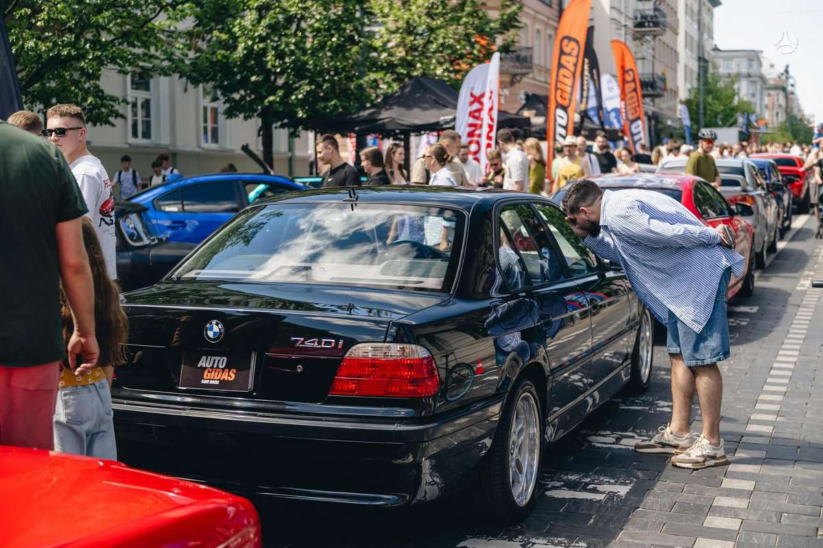 BMW 740, 4.4 l., Седан