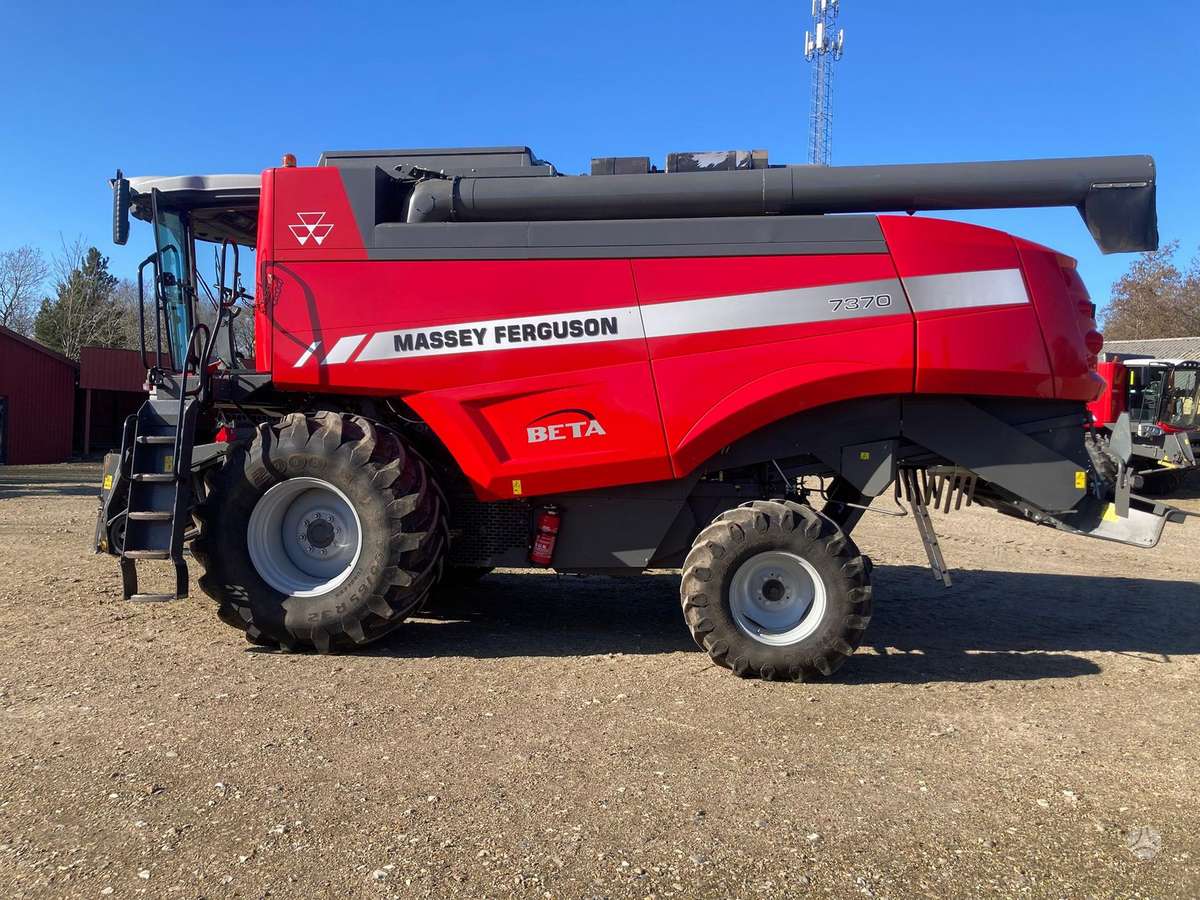 Massey Ferguson 7370, combine harvesters