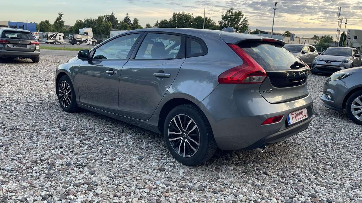 Volvo V40, 2.0 l., hatchback