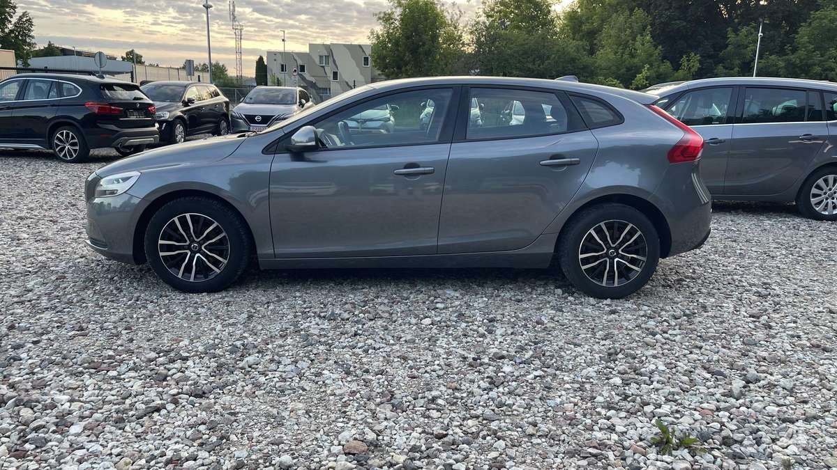 Volvo V40, 2.0 l., hatchback