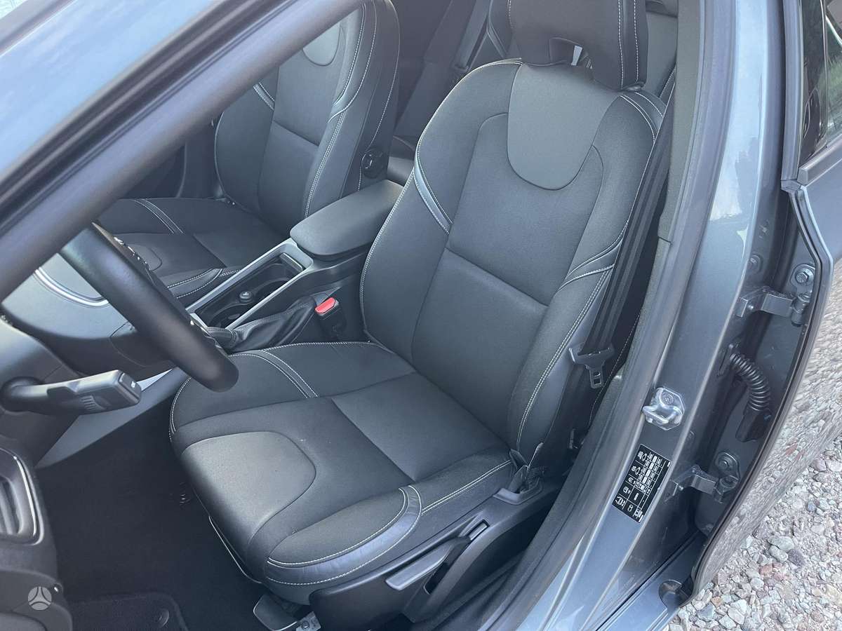 Volvo V40, 2.0 l., hatchback