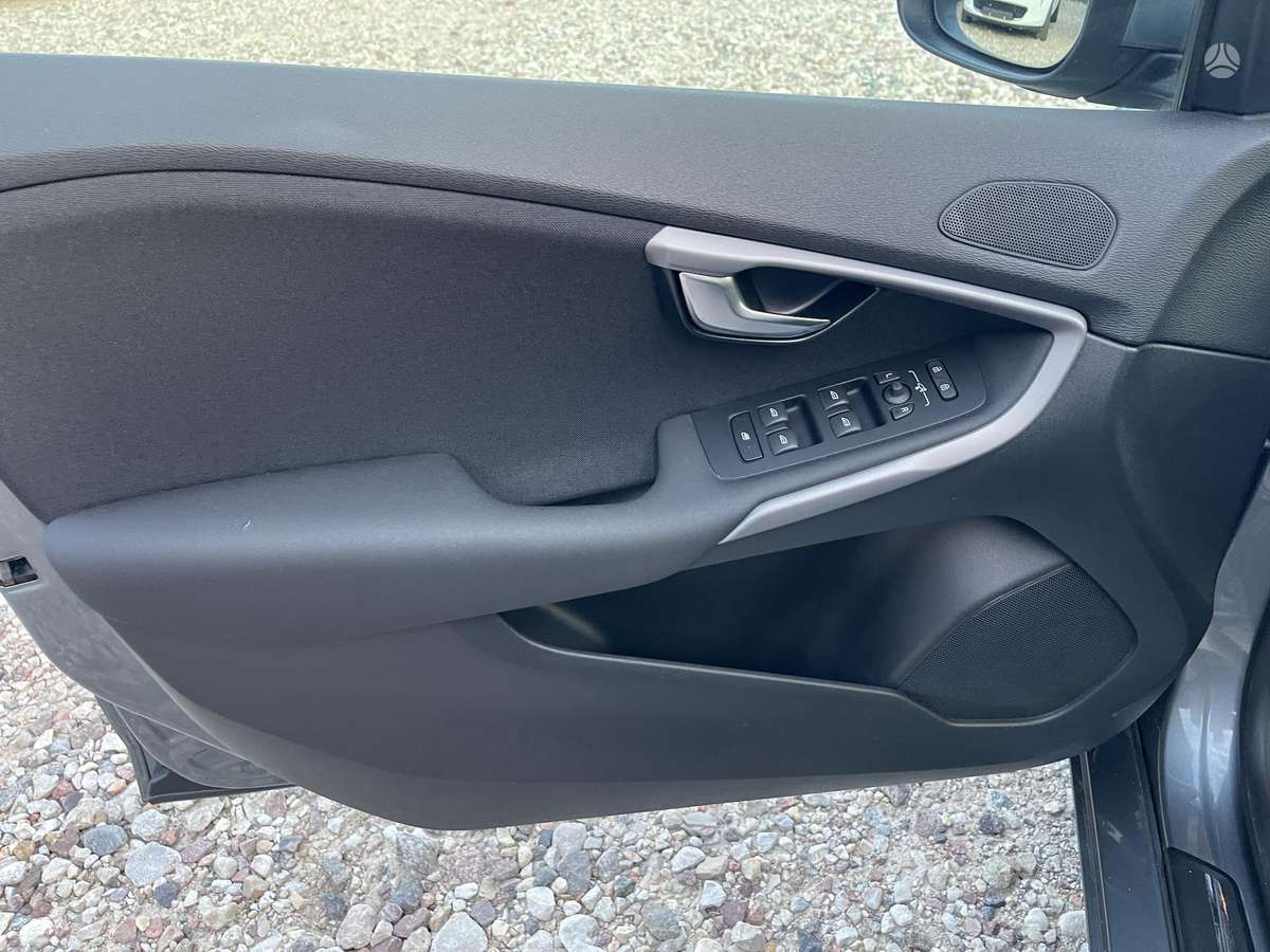 Volvo V40, 2.0 l., hatchback