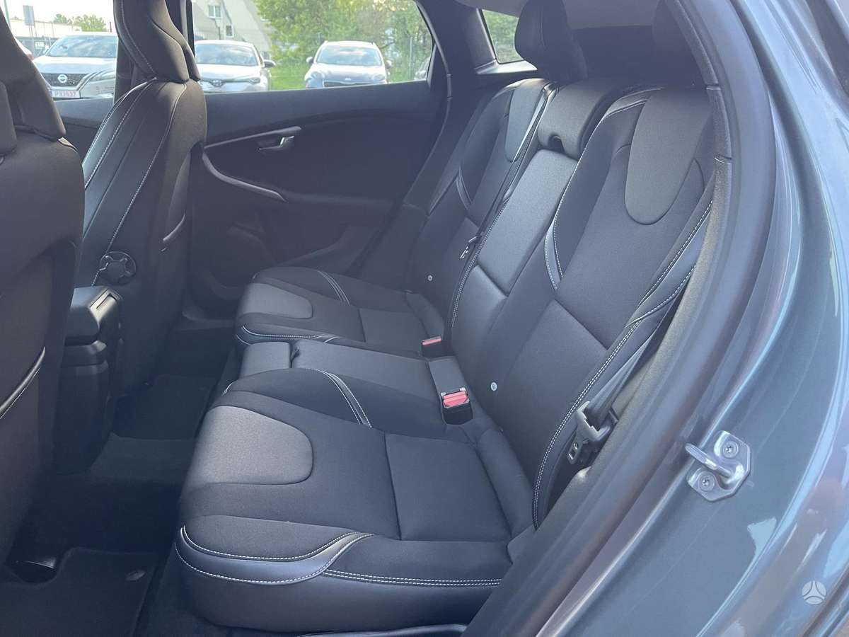 Volvo V40, 2.0 l., hatchback