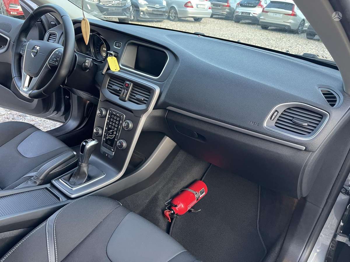 Volvo V40, 2.0 l., hatchback