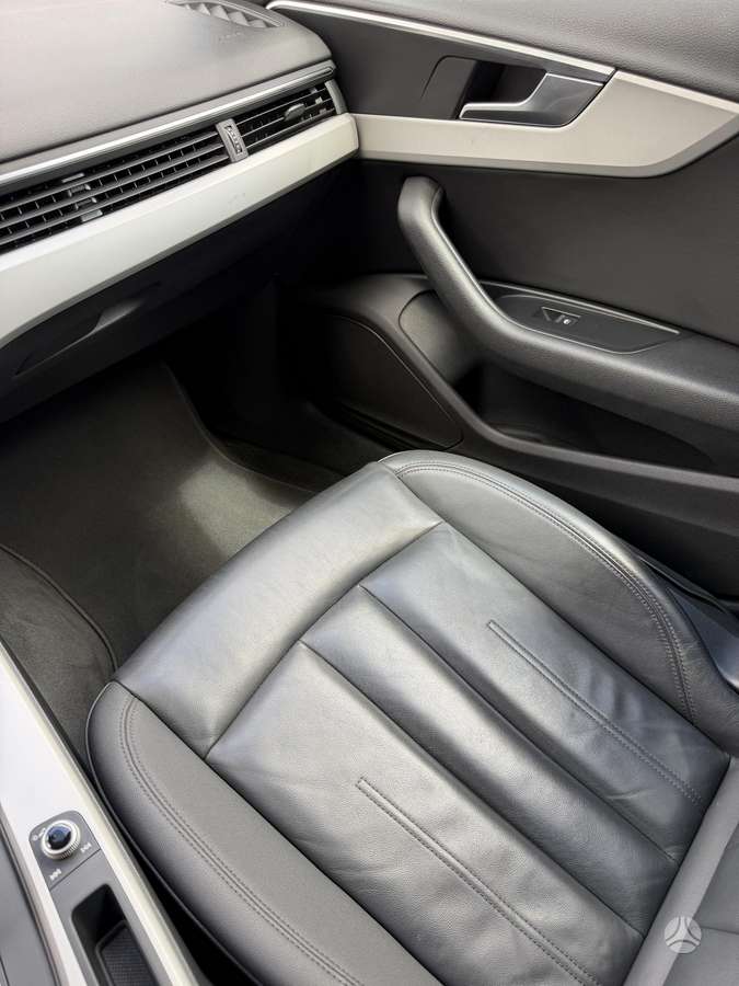 Audi A4, 2.0 l., Седан
