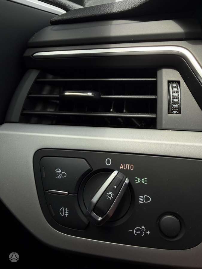 Audi A4, 2.0 l., Седан