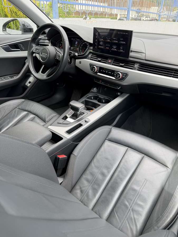 Audi A4, 2.0 l., Седан